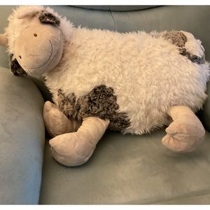 Mina Victory plush cow ( bull ? )